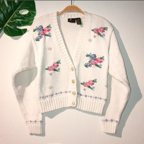 Liz Claiborne Sweaters - Vintage Liz Sport floral sweater